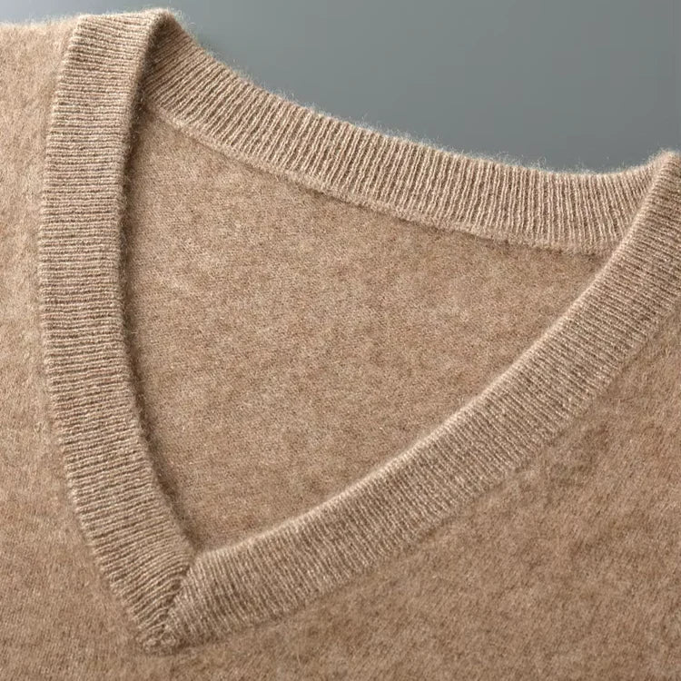 Men's Sweater Vest With V-Neck And Soft Knitted Fabric